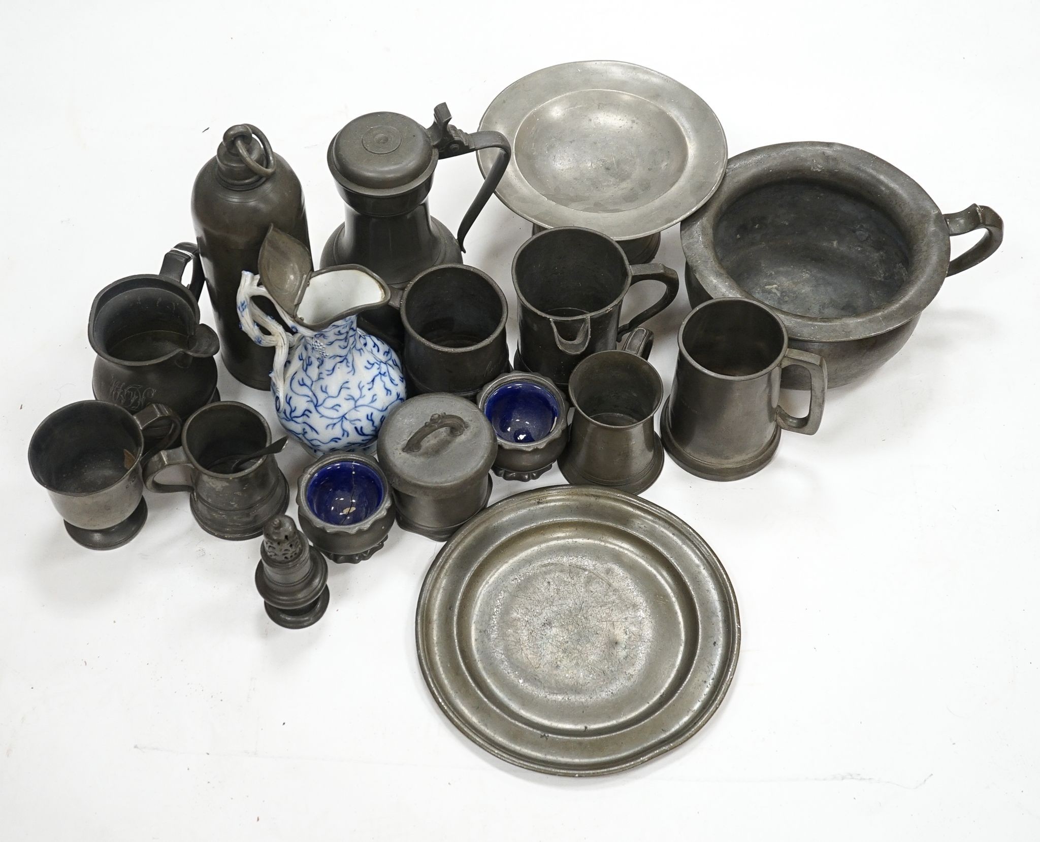 A mixed collection of pewterwares, etc